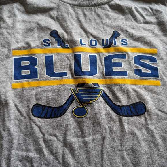 NEW St Louis Blues Boys Size XL Hockey Team Logo Long Sleeve T-Shirt - Picture 2 of 4